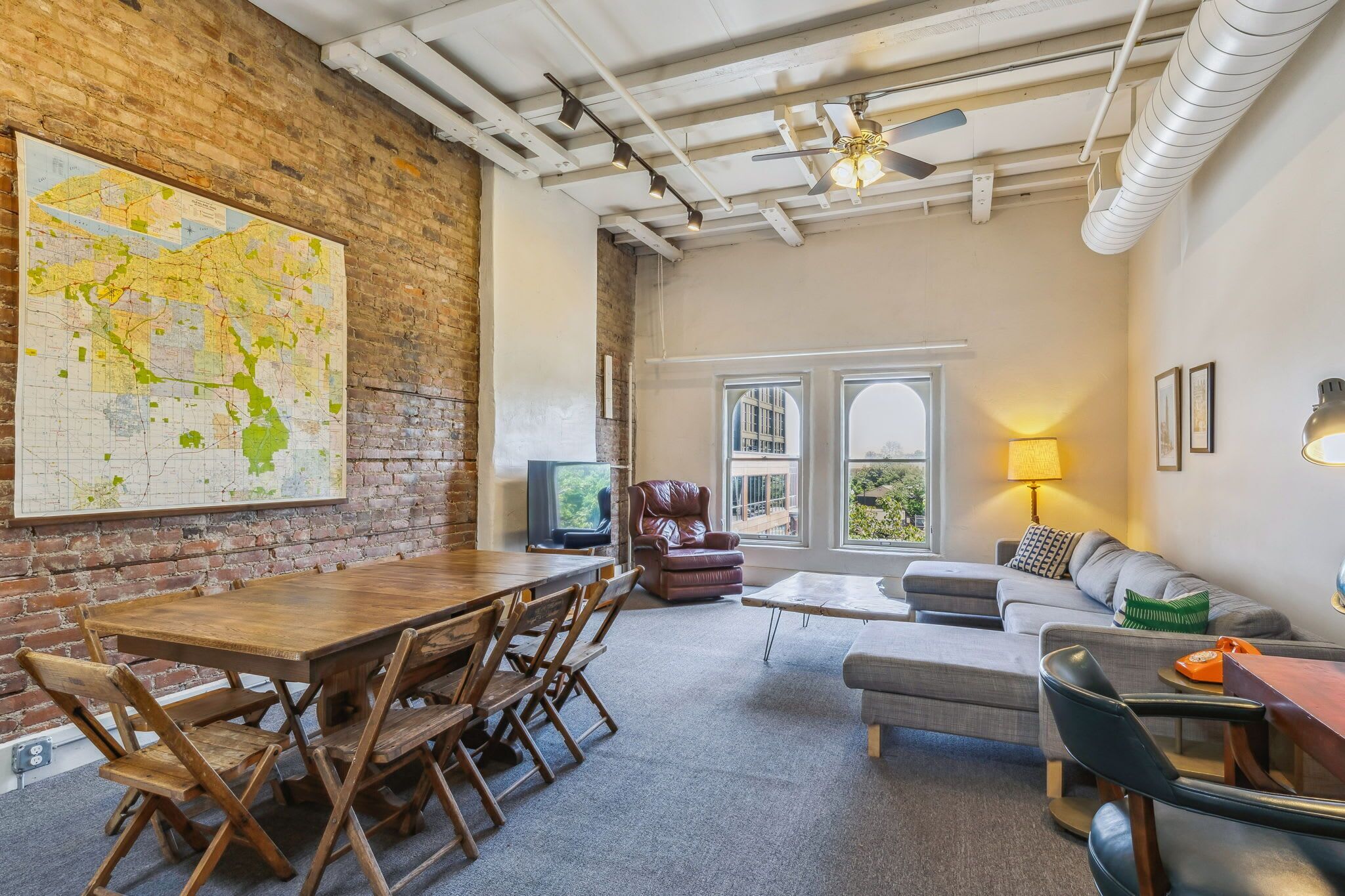 TV, fireplace, offices