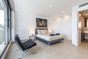 5 slaapkamers, een strijkplank/strijkijzer, gratis wifi, beddengoed