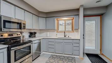 Frigorífic, microones, forn i placa de cuina