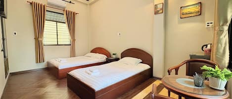 Felles sovesal – familie | Individuelt dekorert, blendingsgardiner og wi-fi (inkludert)