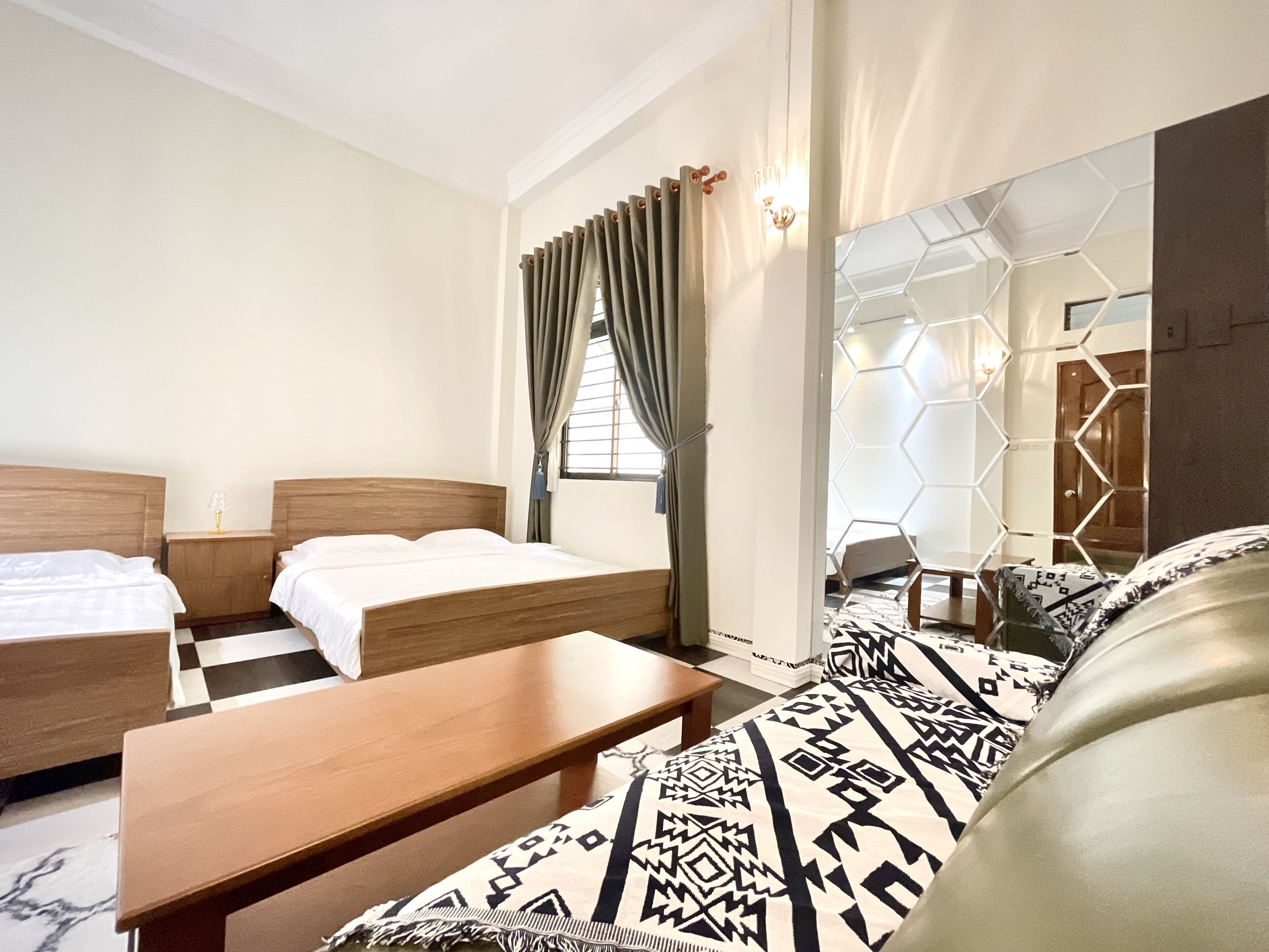 Gemeinsamer Familienschlafsaal, 2 Queen-Betten | Individuell dekoriert, Verdunkelungsvorhänge, kostenloses WLAN