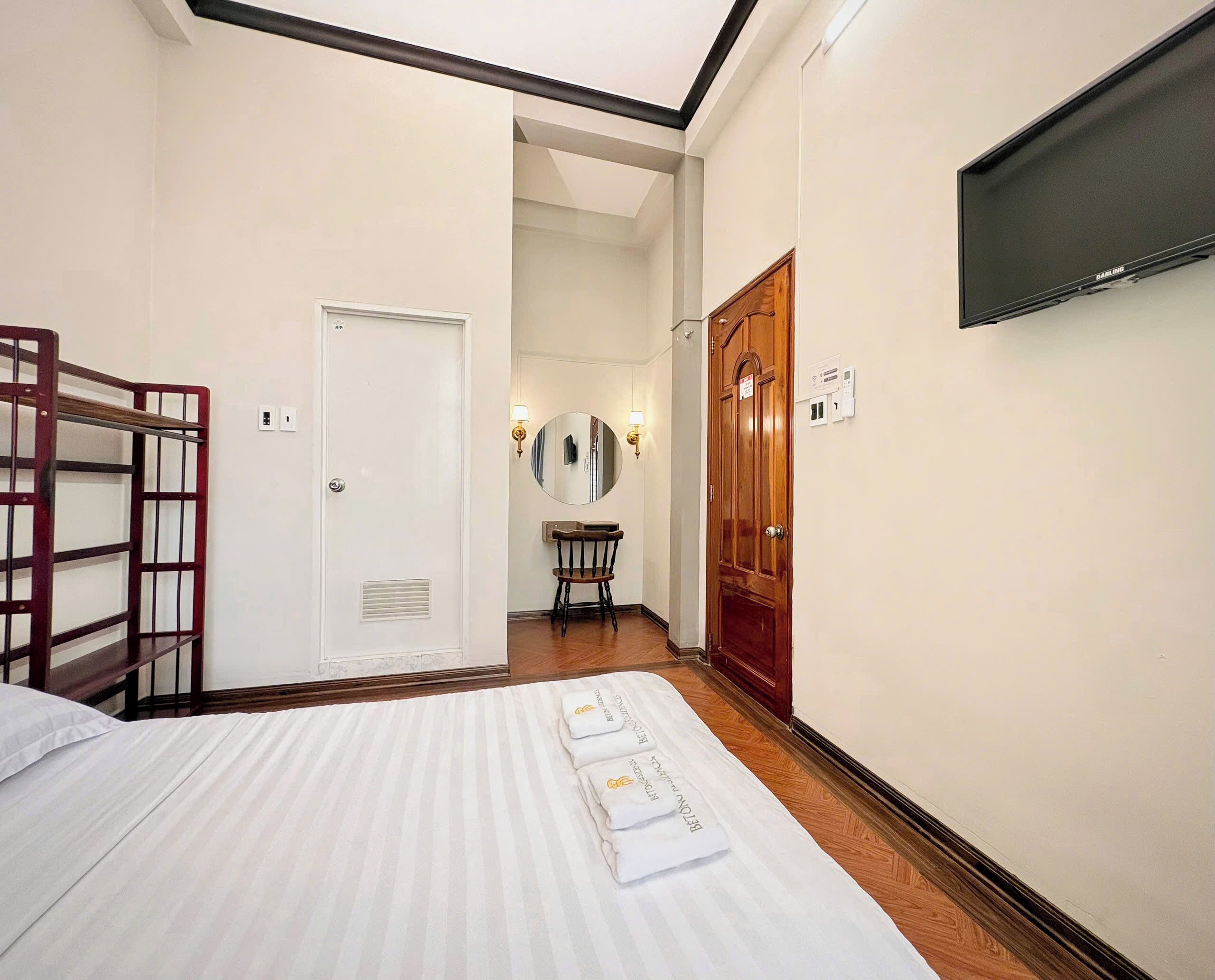 Basic-Zimmer, 1 Queen-Bett | Individuell dekoriert, Verdunkelungsvorhänge, kostenloses WLAN