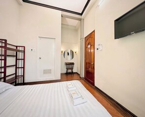 基本客房, 1 張加大雙人床 | 獨特設計、遮光窗簾/窗簾、免費 Wi-Fi