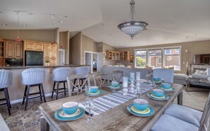 House, Multiple Beds (Villa La Toucan) | Dining - Villa La Toucan (Lincoln City)