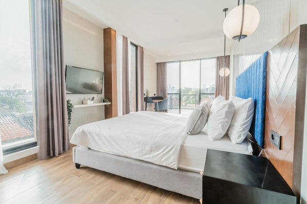 Chambre panoramique double | Décor unique, ameublement unique, bureau