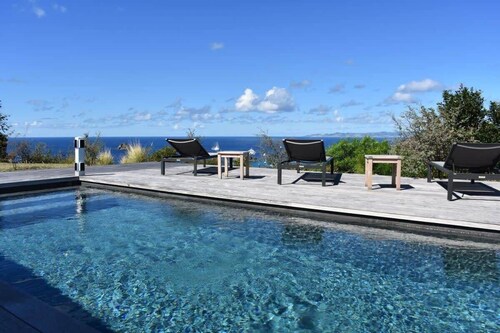 Villa Aloes – Romantic Hillside Getaway with Jacuzzi & Panoramic Views in Lurin, St. Barths
