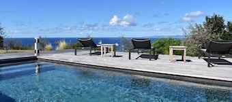 Villa Aloes â Romantic Hillside Getaway with Jacuzzi & Panoramic Views in Lurin, St. Barths