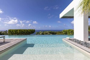 Infinity-Pool