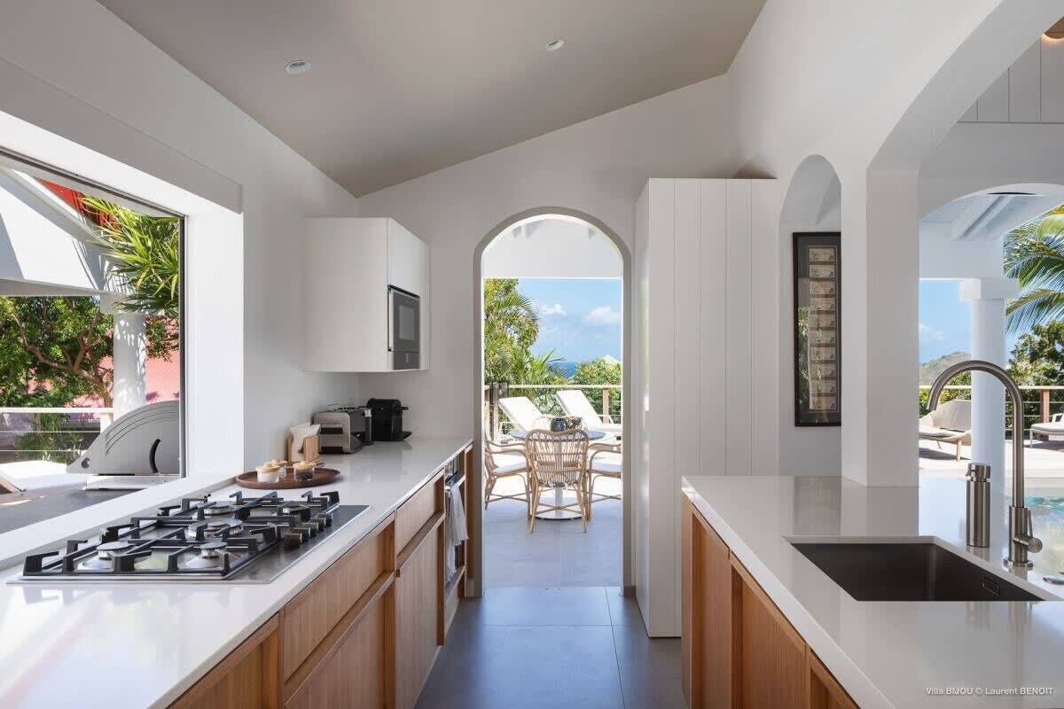 雪櫃、微波爐、焗爐、爐具