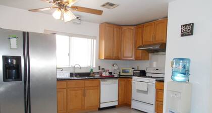 2 beds, 1 bath. Entire home to yourself. Great Location don't miss.....