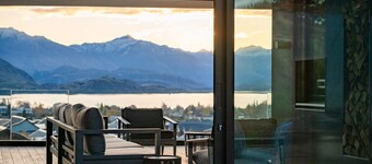 Teitei Home -  Panoramic Lake & Mountain Views, Theatre and Fireplace