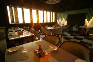 Restaurant - Hotel 7 Heaven (Rishikesh)