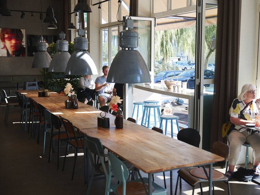 Daily cooked-to-order breakfast (DKK 149 per person)