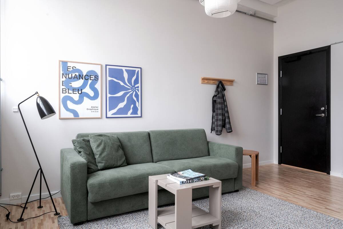 One-bedroom apartment | Hypo-allergenic bedding, down duvets, laptop workspace