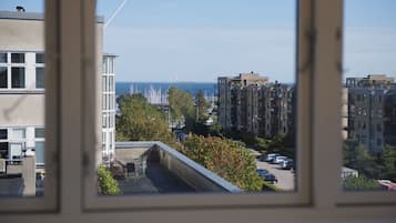 2BR with Seaview | Vista do quarto