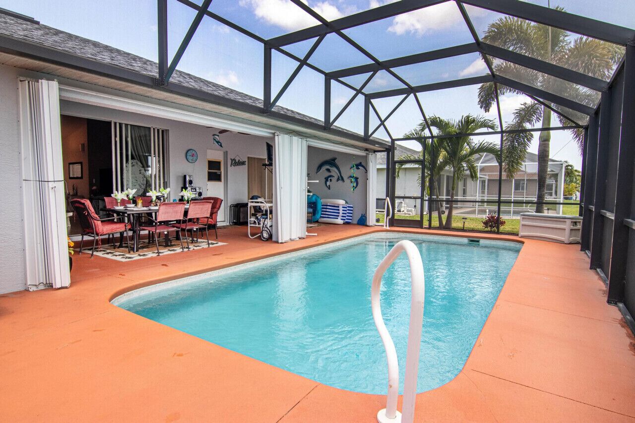 SW Cape Paradise Palms