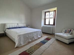 5 Schlafzimmer, Bügeleisen/Bügelbrett, kostenloses WLAN, Bettwäsche