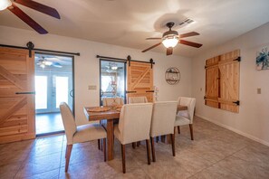 Dining - The Mona With RV and Boat Parking (Henderson)