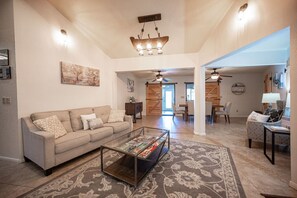 TV, fireplace - The Mona With RV and Boat Parking (Henderson)