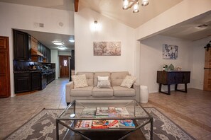 TV, fireplace - The Mona With RV and Boat Parking (Henderson)