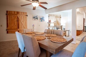 Dining - The Mona With RV and Boat Parking (Henderson)