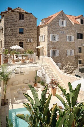Outdoor pool - Ibella Boutique Rooms (Split)