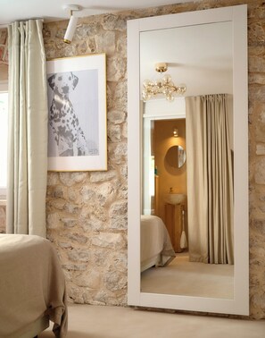 Deluxe tweepersoonskamer | Een bureau, gratis wifi