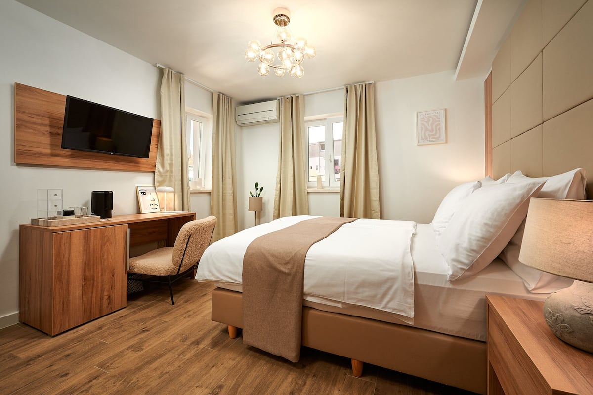 Habitación doble Deluxe | Escritorio y wifi gratis