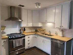 Frigorífic, microones, forn i placa de cuina