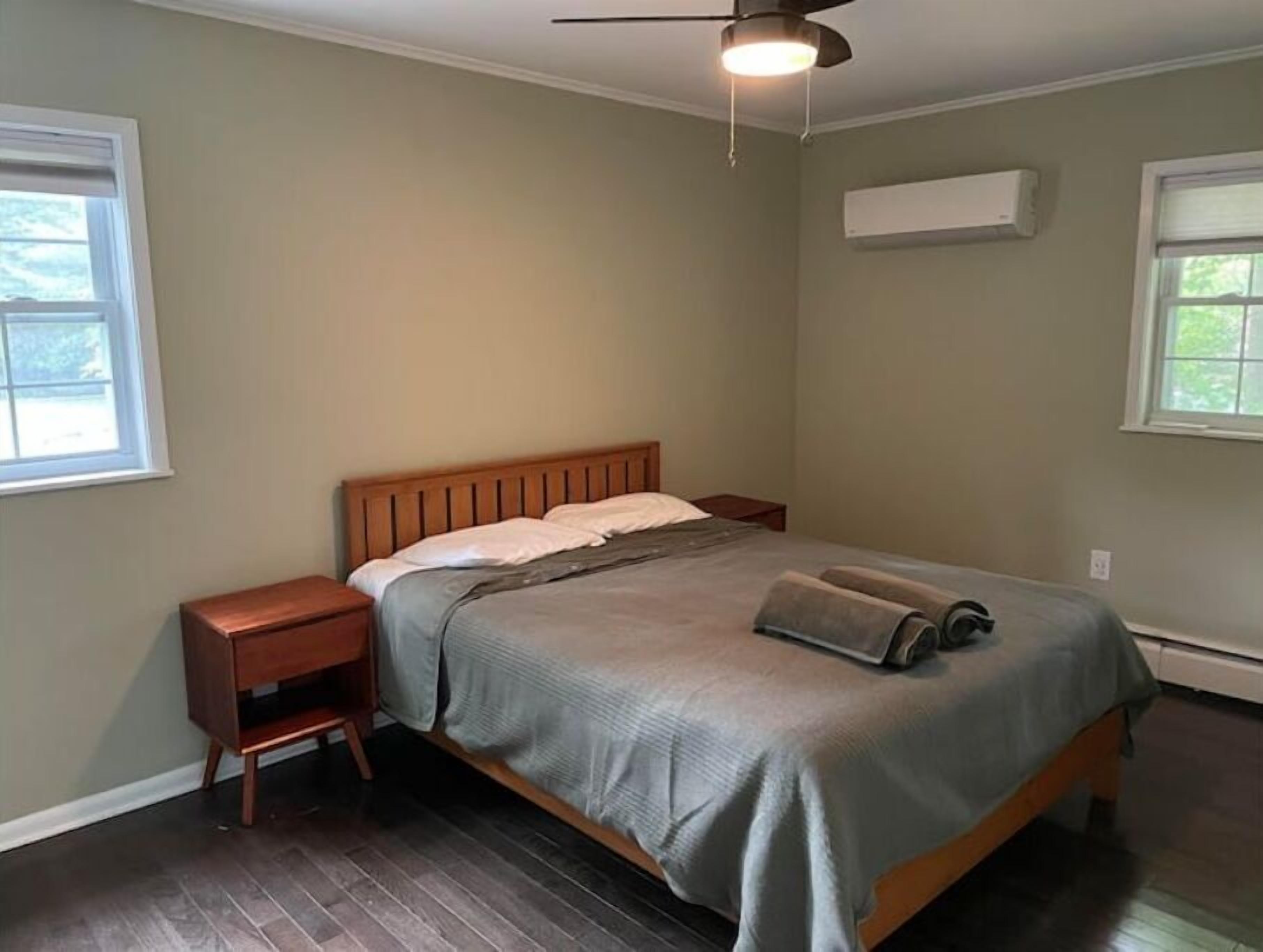 3 bedrooms, in-room safe, iron/ironing board, free WiFi