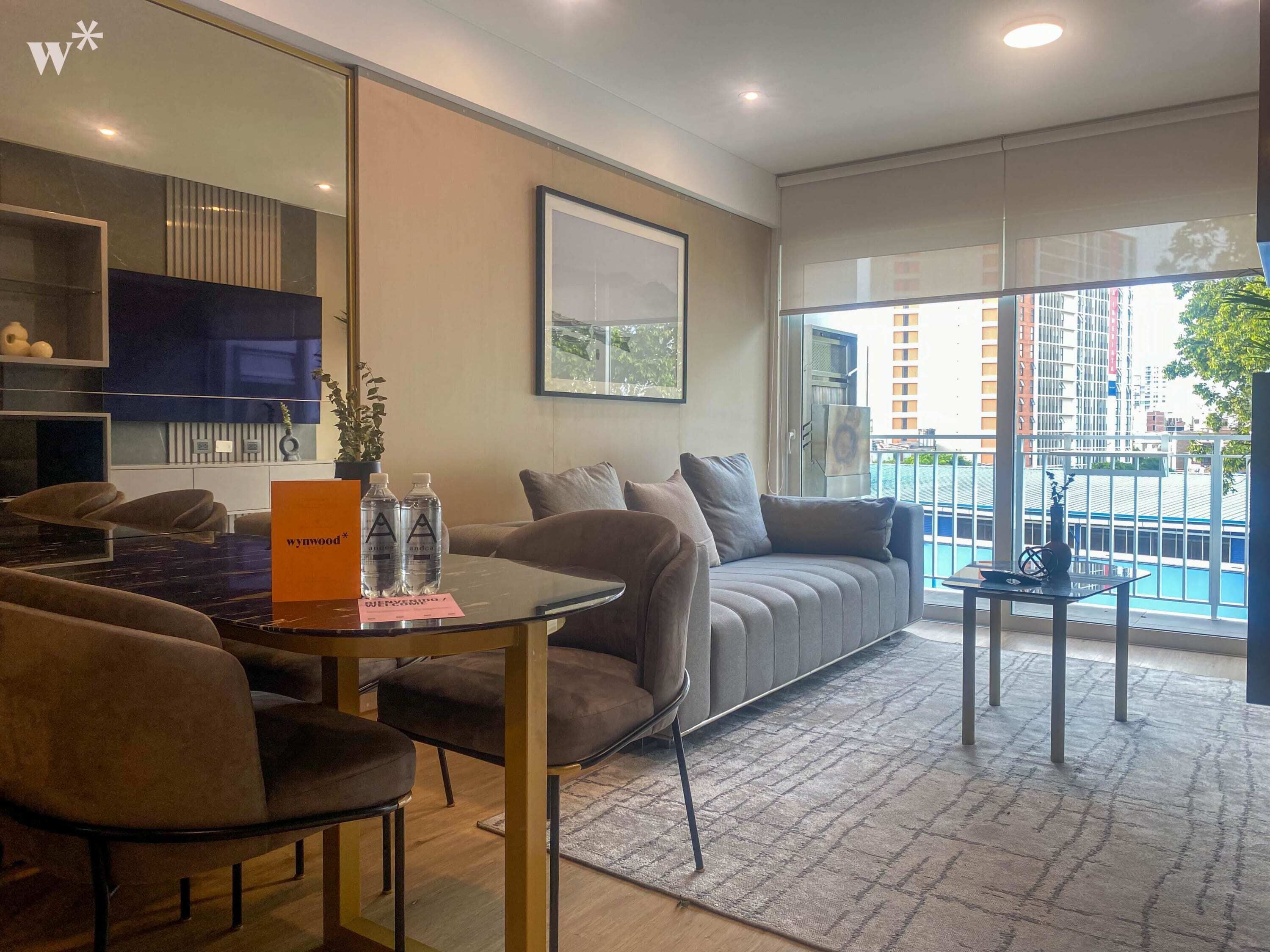 アパートメント 3 ベッドルーム (401) | リビング エリア