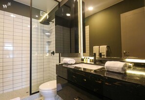 Apartment, 3 Schlafzimmer (401) | Badezimmer | Dusche, Handtücher