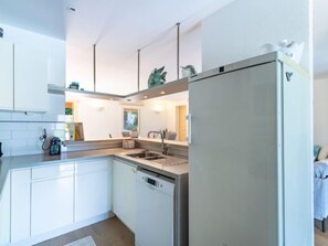 Refrigerador, microondas, horno, lavavajillas