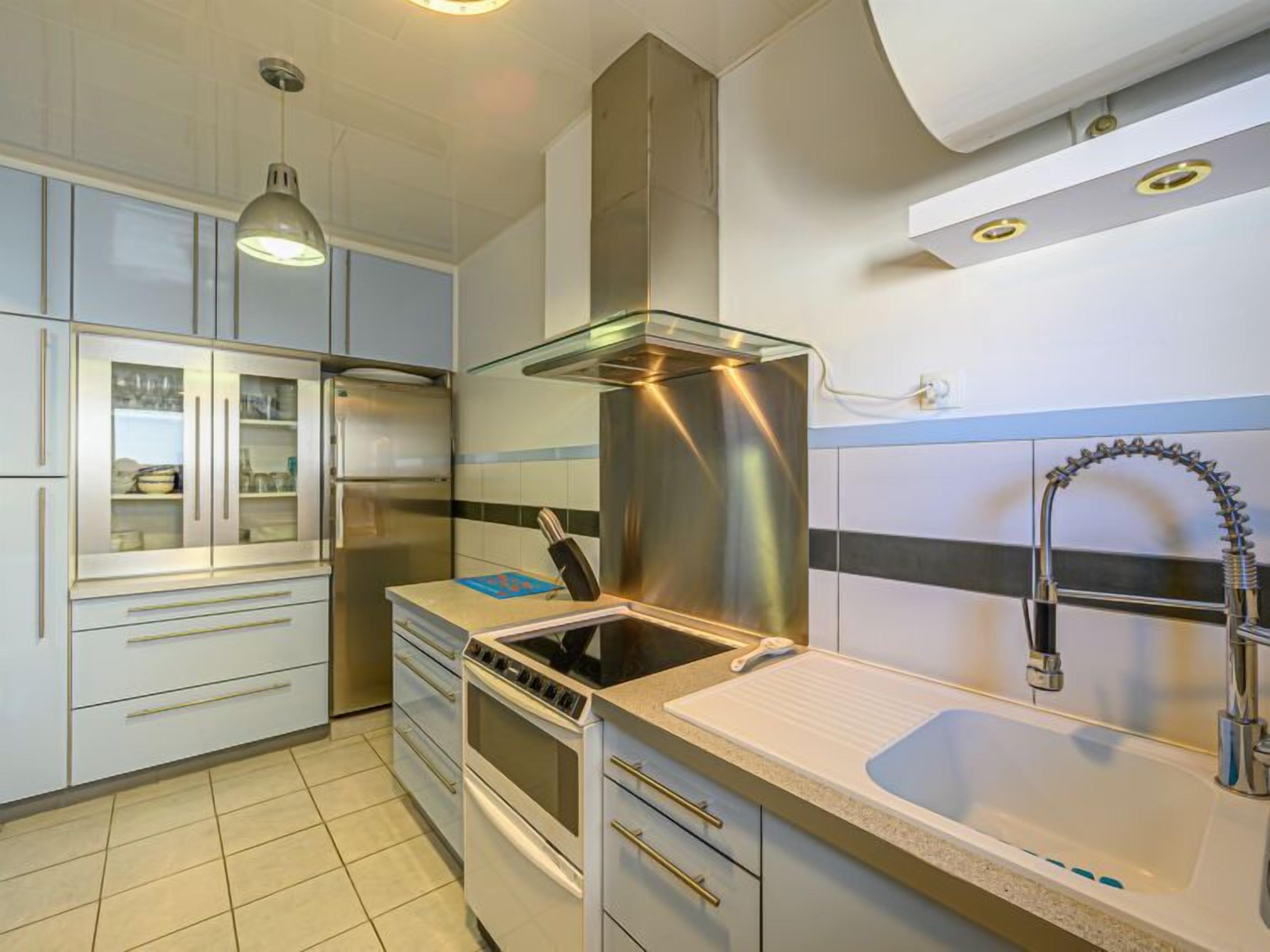 Réfrigérateur, four, lave-vaisselle