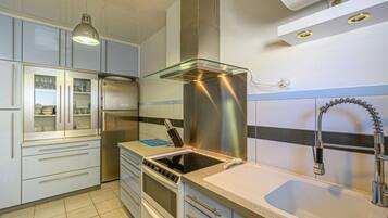 Réfrigérateur, four, lave-vaisselle