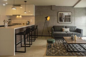 公寓 (1805) | 起居區 | 智慧型電視