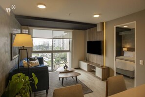 公寓 (1001) | 起居區 | 智慧型電視