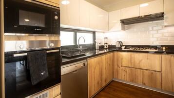 Apartment, 2 Bedrooms (404) | Private kitchen | Fridge, microwave, oven, dishwasher