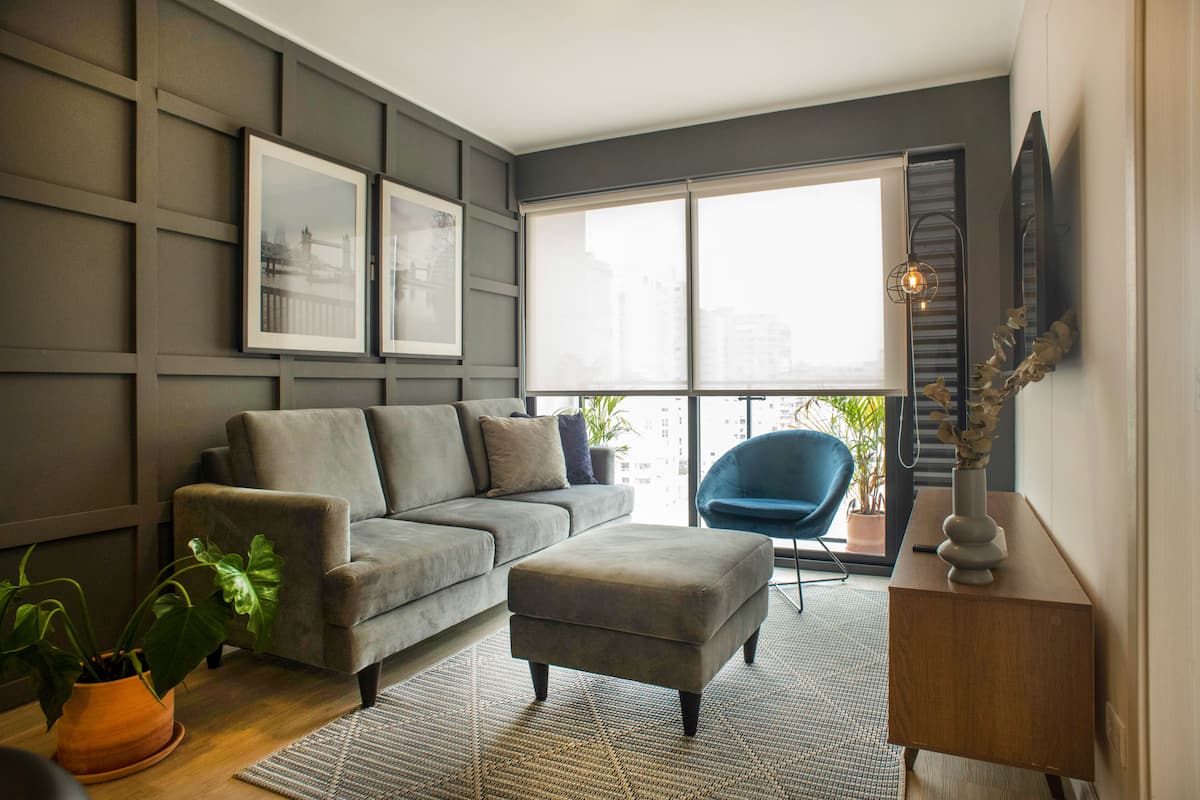 Apartment, 2 Bedrooms (1303) | Living area | 40-inch Smart TV with cable channels