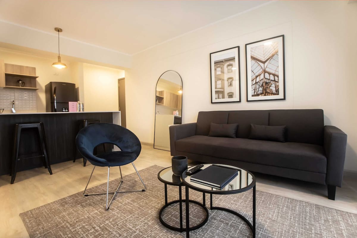 Apartment (506) | Living area | 40-inch Smart TV with cable channels