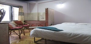 Single Room | Free WiFi, bed sheets - MeroStay 219 Yam Homestay (Kathmandu)