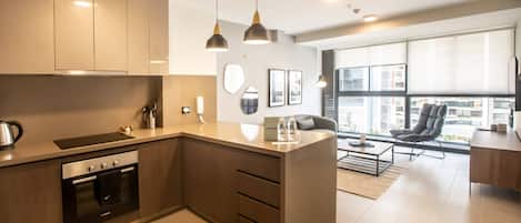Apartment (606) | Private kitchen | Fridge, microwave, oven, blender
