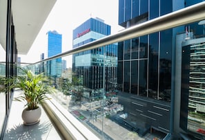 Grand Apartment | Balcony