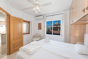 1 slaapkamer, een strijkplank/strijkijzer, gratis wifi, beddengoed