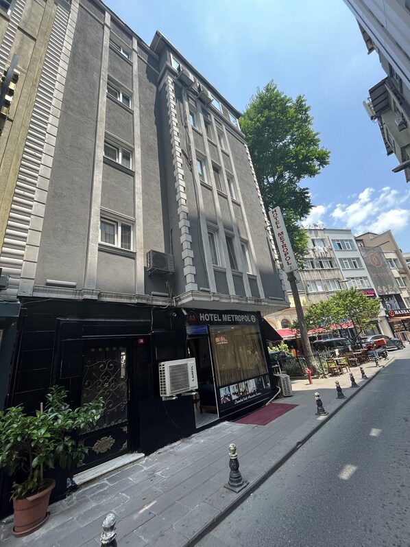 Front of property - Metropol Hotel 2 (Istanbul)