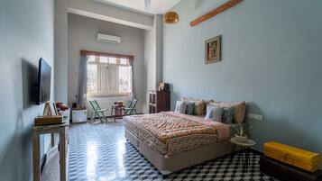 Luxury AC Family Room | Memory-foam beds, desk, soundproofing, bed sheets