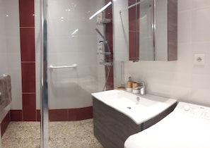 Ducha y secador de pelo
