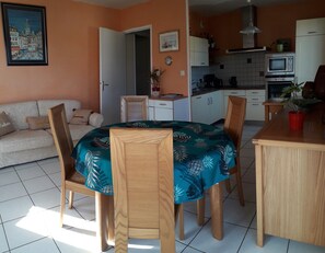 Interior - Vue mer à 50 m de la Plage, Appartement Tout Équipé (Pléneuf-Val-André)