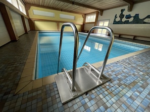 Indoor pool, a heated pool - Fewo Allgäu Chalet - Gemütliche Hüttenatmosphäre + Schwimmbad und Sauna im Haus (Oberstdorf)