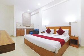 Executive Double Room | Soundproofing, free WiFi, bed sheets - Mauryan Elite Hotel Chhatarpur Metro Station (New Delhi)